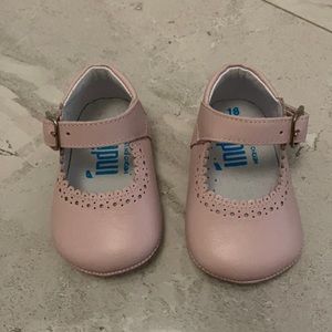 Baby pink baby leather shoe